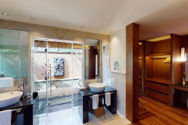 Salle de bain luxueuse et moderne de la Shanti Villa