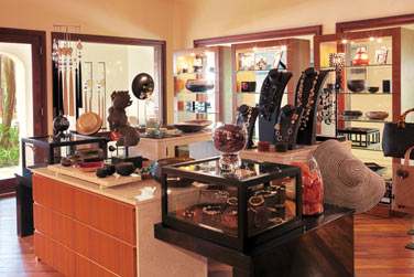 Ou vous faire plaisir dans la belle boutique de l'htel Shanti.