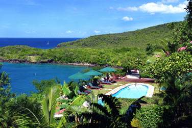 L'htel Ti Kaye possde une piscine situe  flanc de colline