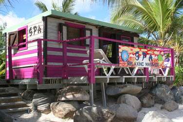 Sur la plage, vous aurez le plaisir de tester les massages au spa de l'htel