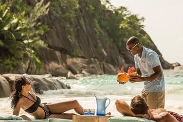 Dgustez un dlicieux cocktail sur la plage...