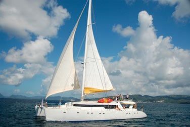 A bord d'un confortable catamaran  voile de 25 mtres