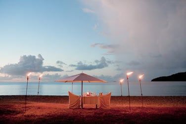 Le dner aux flambeaux sur la plage... Un moment So Romantic !