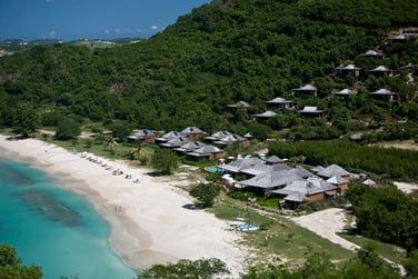 Les suites sont rparties dans le jardin, en front de mer ou sur les hauteurs