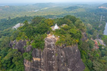 Vue a�rienne sur le temple de Mulkirigila