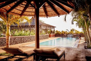 Voici l'espace dtente et piscine de la chambre Gutali