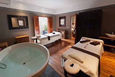 ...ou doubles et d'une grande baignoire pour vous relaxer