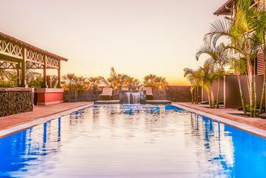 La piscine extrieure de l'espace Guetali