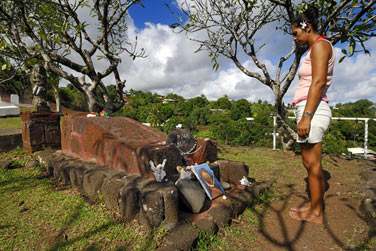 Hiva Oa est aussi : un lieu de plerinage ...