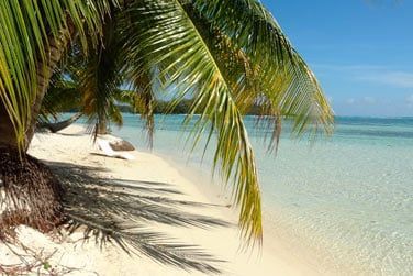 Plage de sable blanc... lagon turquoise...