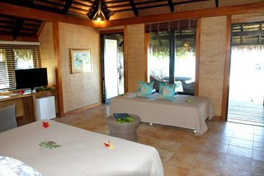 Chambre du Bungalow Deluxe vue Lagon, confortable et joliment dcore