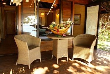 Terrasse pour profiter de la vue sur le lagon...