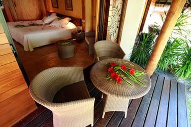 Petite terrasse pour profiter du calme du jardin