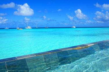 La piscine de l'htel et sa vue qui vous laissera certainement sans voix !