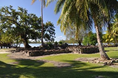 Ct terre, visitez le Marae de Huahine