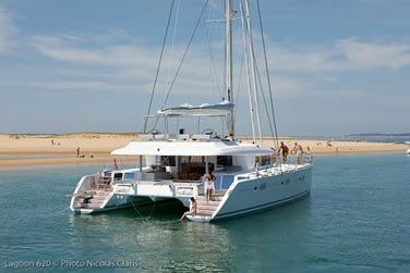Le luxueux catamaran Lagoon 620