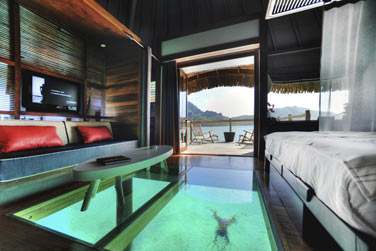 Le bungalow Premium sur pilotis vue Otemanu dispose d'un sol  fond de verre !