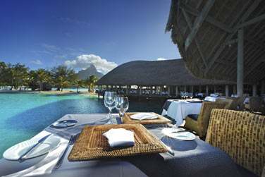 Dgustez un savoureux repas face  un dcor paradisiaque...