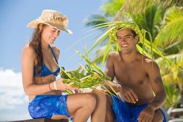 Apprenez  tresser les feuilles de cocotier...