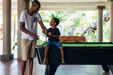 Une table de billard est  votre disposition