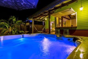 Jacuzzi sur la terrasse de votre villa