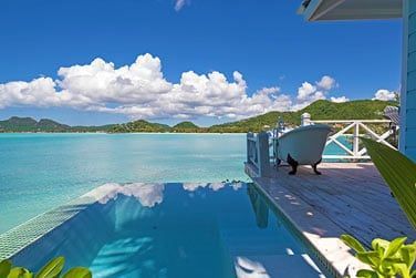 Apprciez cette vue magnifique depuis votre piscine  dbordement...