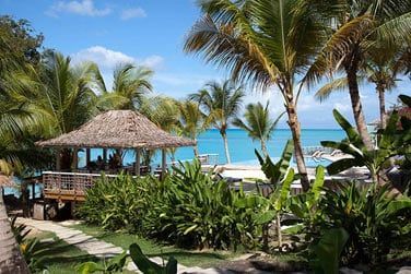 Le bar au bord de la seconde piscine Infinity