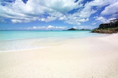 vadez-vous le long de cette plage paradisiaque...