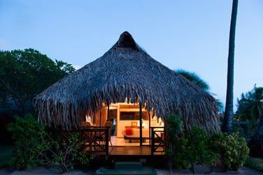 Bungalow suprieur au toit de chaume