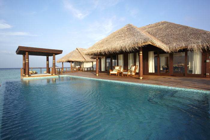 Une Rsidence 2 chambres sur pilotis et son immense piscine prive