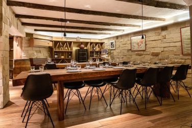 Voici la cave  vin du Tsilaosa