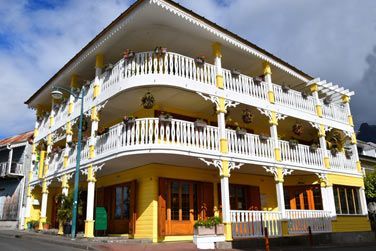 Un htel situ dans le centre-ville de Cilaos