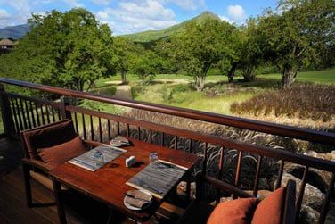 Le restaurant le 'Dix-Neuf' situ au Club House, sur le parcours de golf, offre une vue splendide