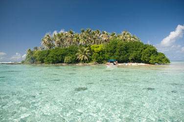 Des magnifiques 'motu' entourent le lagon de Raiatea