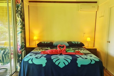 Pension Linareva - Bungalow Jardin N�6- Chambre