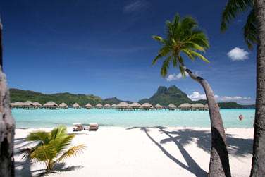Et le site de l'htel est  couper le souffle .. plage de sable blanc ..
