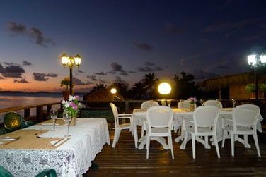 Le soir, une ambiance romantique face au coucher de soleil