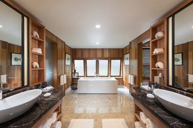 Des salles de bain fonctionnelles et agrables.