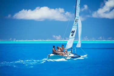 Un tour en voile dans le lagon?
