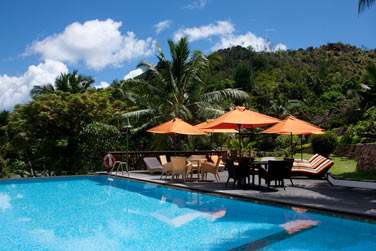 A flanc de colline , il joui d'une superbe vue