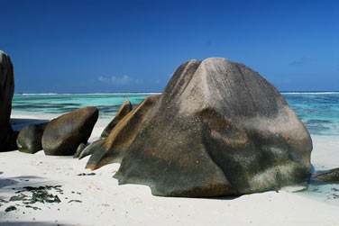 ... o sur ces roches granitiques qui font des Seychelles un lieu mythique !...