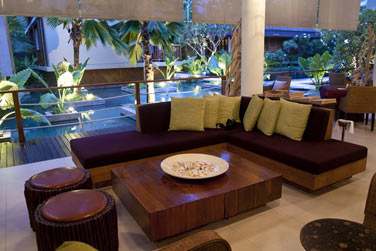 Espace lounge autour des bassins pour de bons moments de dtente