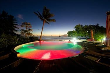 Admirez le soleil se coucher  l'horizon dans cette ambiance reposante