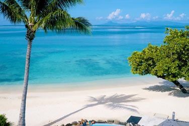 Face au superbe lagon turquoise...