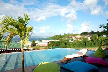 Une petite structure intimiste avec piscine