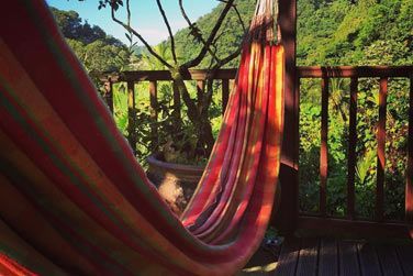 Dtendez-vous dans un hamac au coeur de la vgetation luxuriante, pour un vritable moment de quitude !