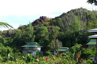 Les pavillons sont parfaitement intgrs dans l'environnement naturel de l'tablissement