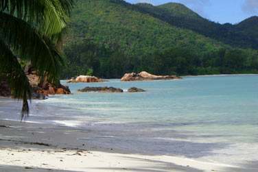 Ce petit htel  taille humaine de 30 chambres seulement fait face  l'ocan Indien