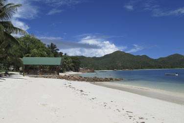 Dcouvrez une plage calme et dserte pour un sjour en toute tranquillit