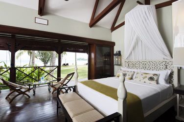 Prlassez vous dans ce confortable lit King Size aprs une belle journe  visiter Praslin